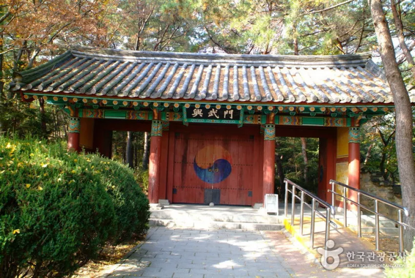김유신장군묘